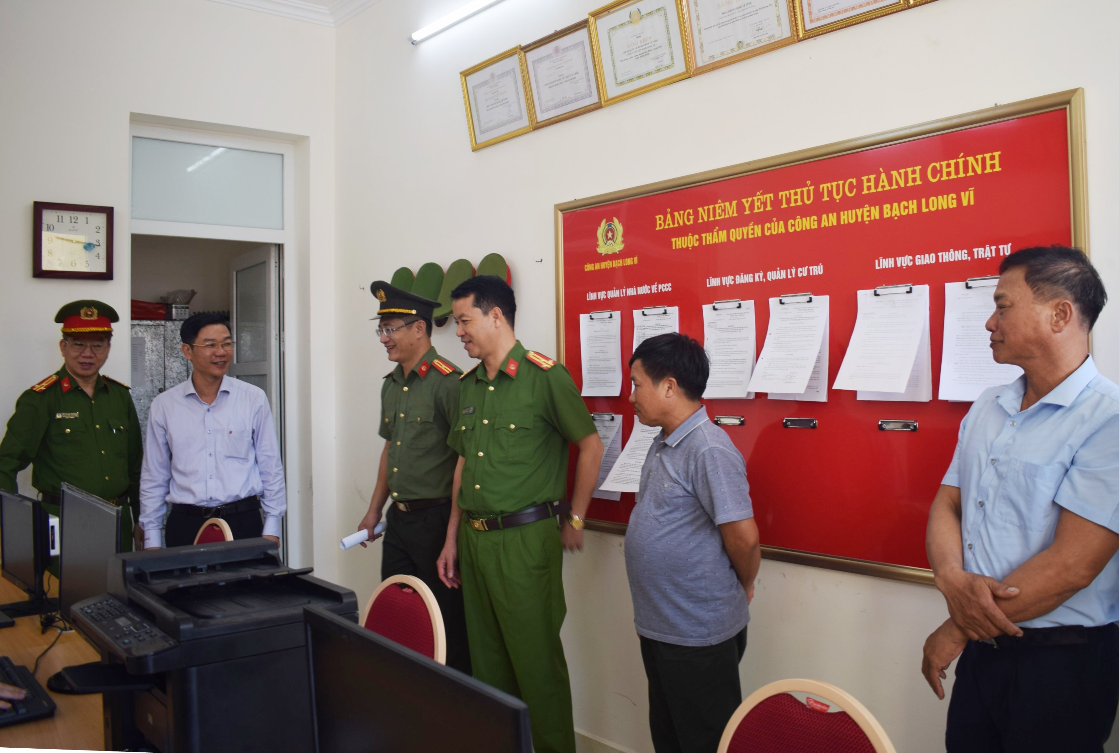 Công an huyện Bạch Long Vĩ: Ra mắt Bộ phận tiếp nhận và giải quyết thủ tục hành chính theo cơ chế một cửa